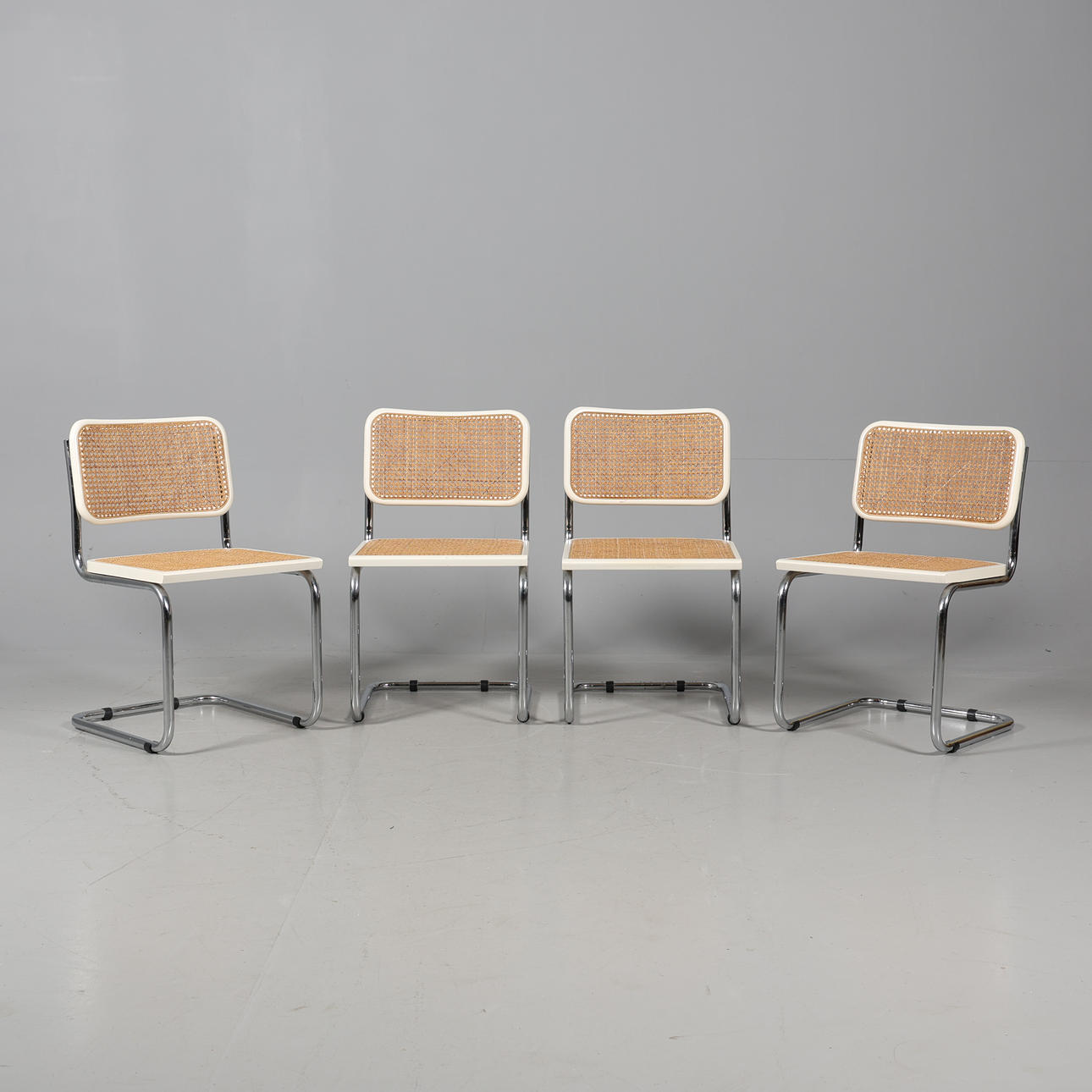 SILLAS 4 piezas estilo Bauhaus.