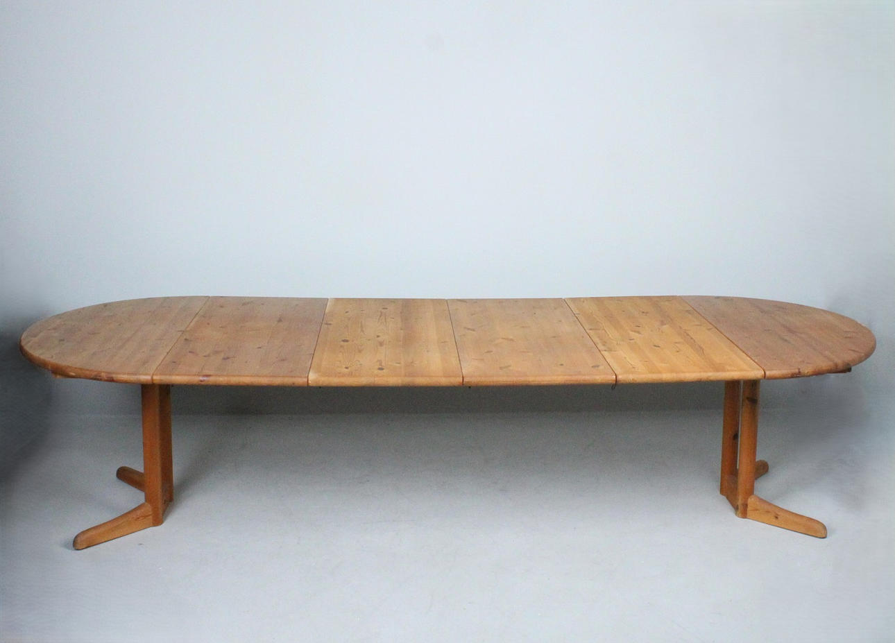 A/S VAMDRUP STOLEFABRIK. Large expandable dining table, pine tree, Denmark, 1960s.