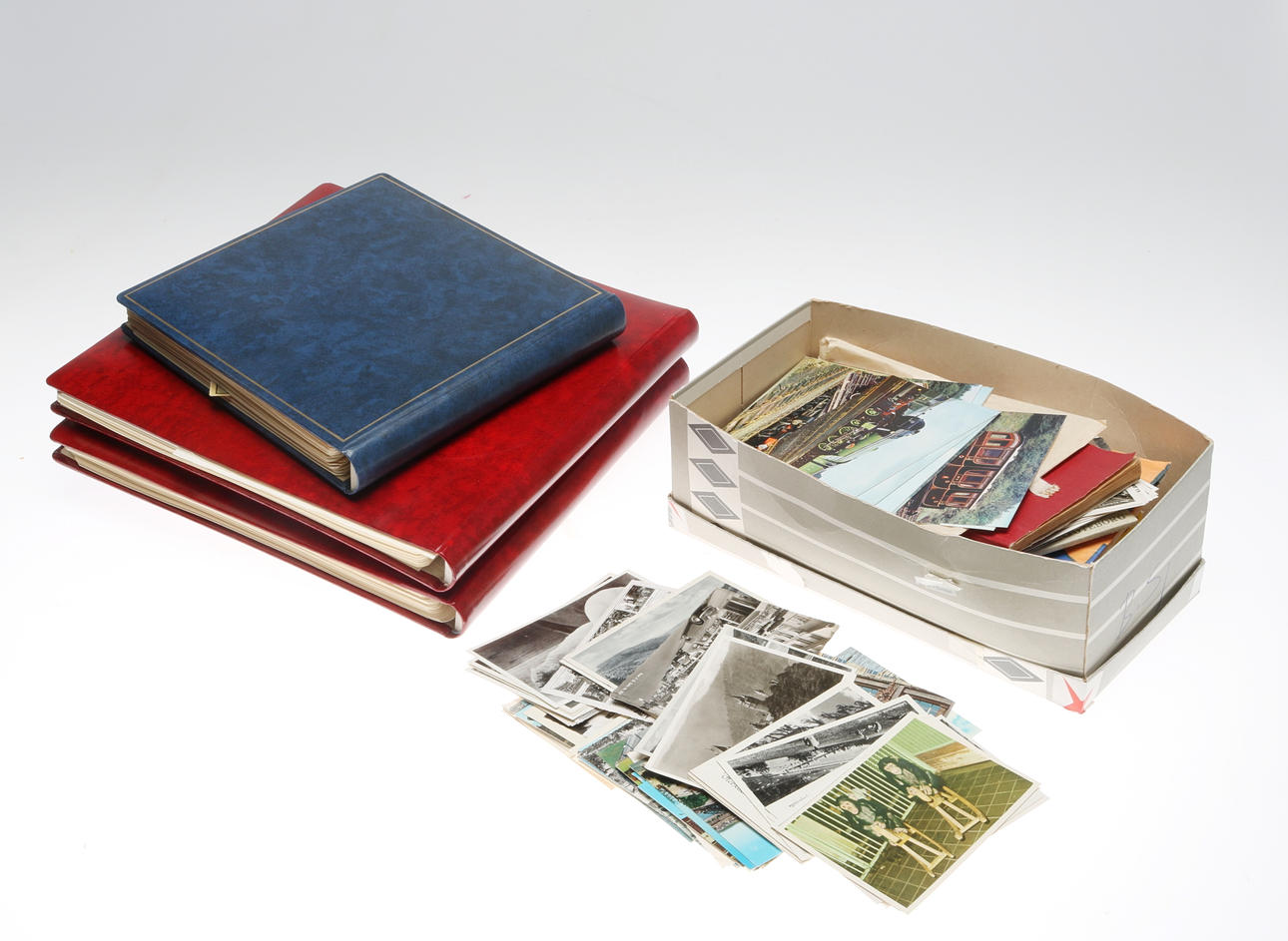 TÅGBILDER samt VYKORT, ca 200stycken,tidigt 1900-tal.