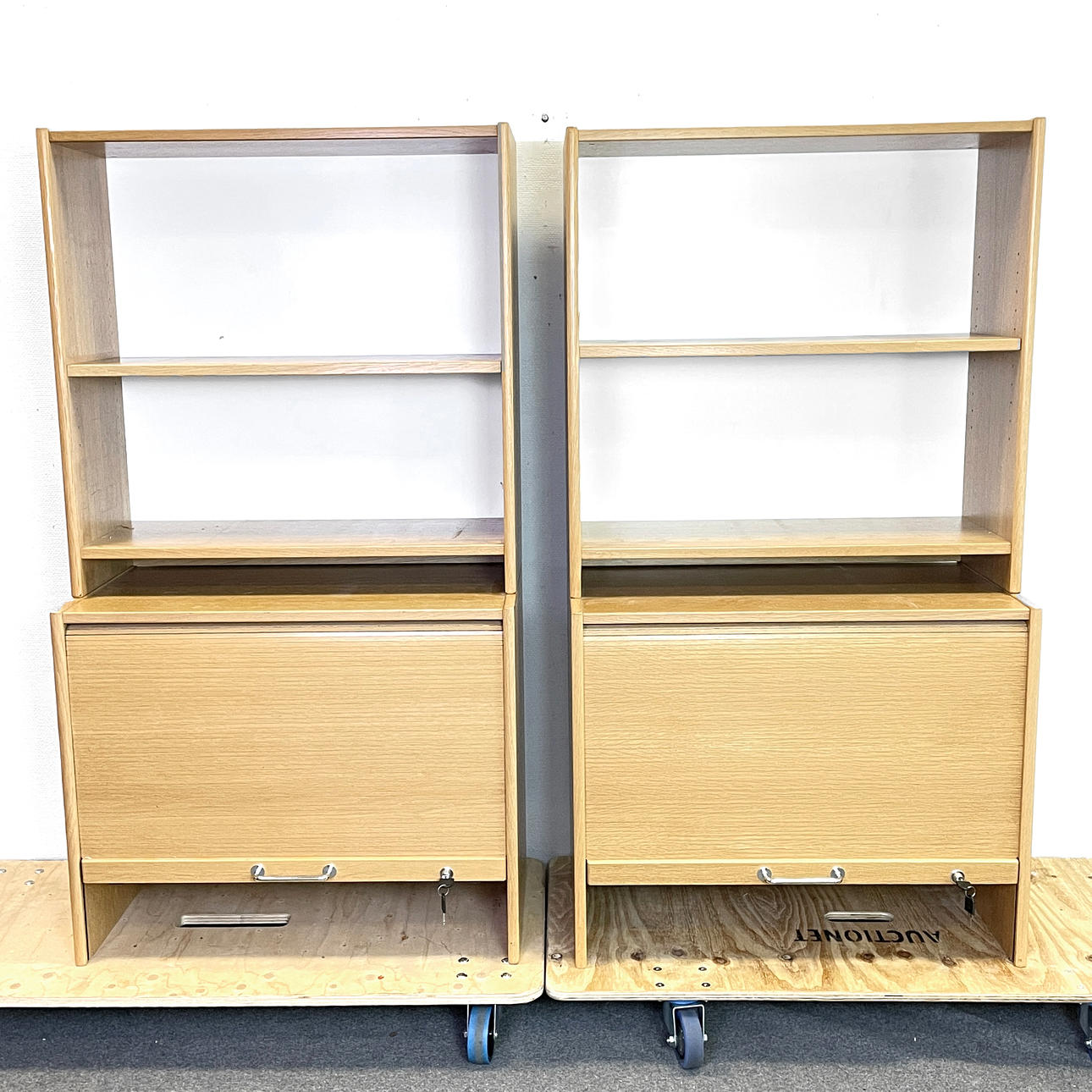 KONTORSMÖBLER, med jalusi. 4 delar, samtida.