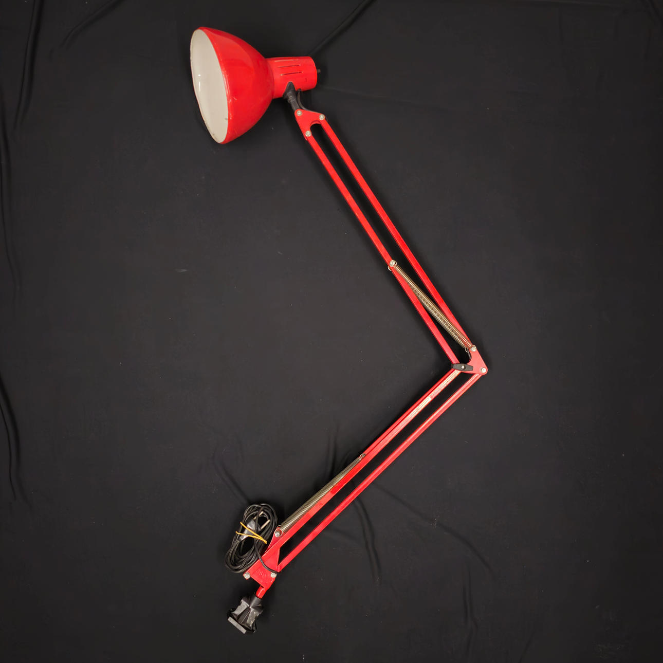 DRAWING TABLE LAMP. PHASE. RED.