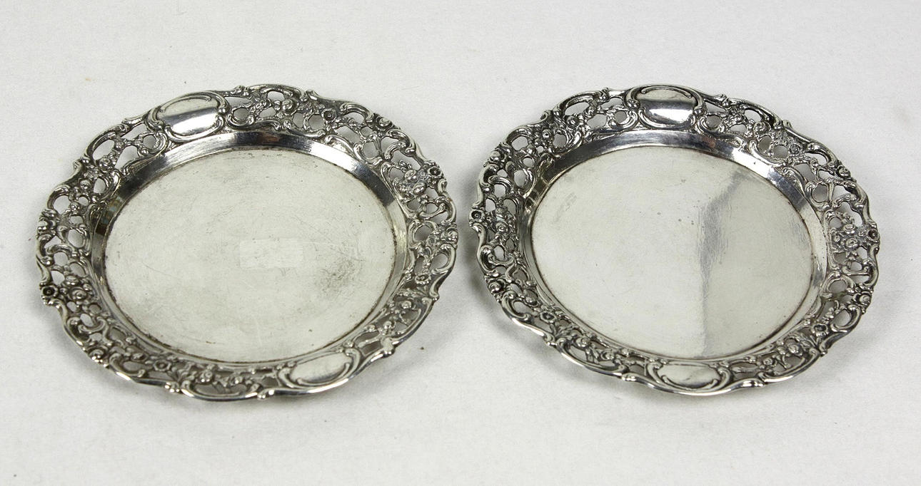 2 glasunderlägg, silver 800.