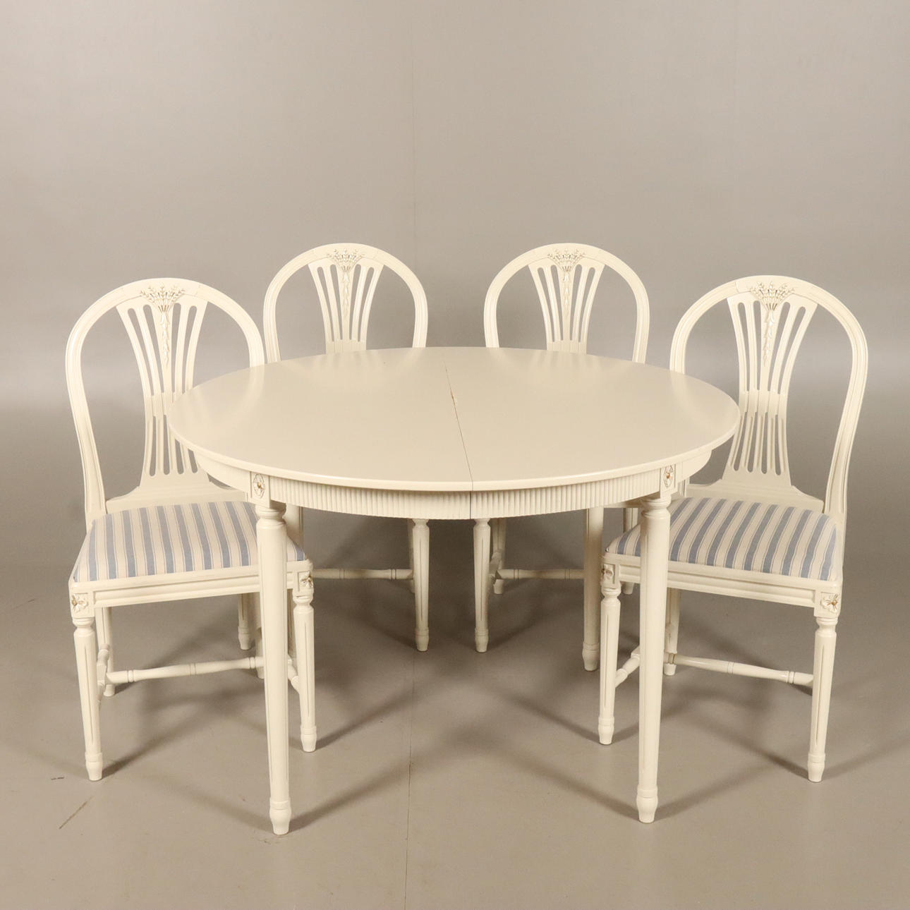 TABLE WITH 4 CHAIRS, Gustavian style.