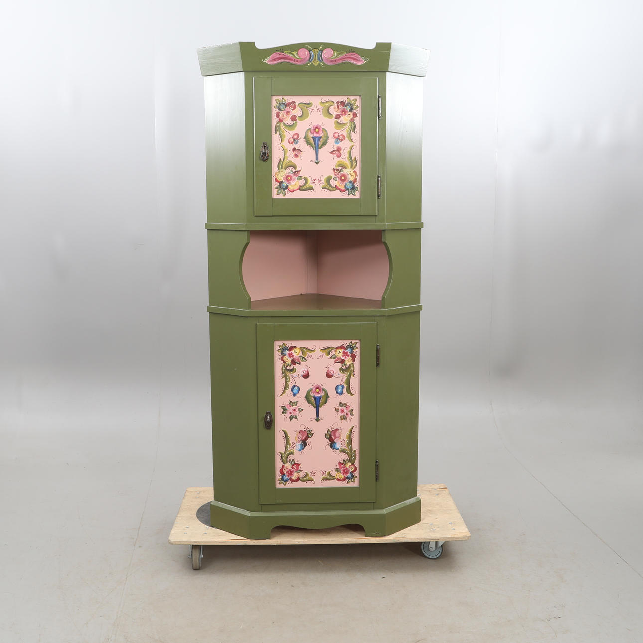 A general-style corner cabinet, dated 1926.