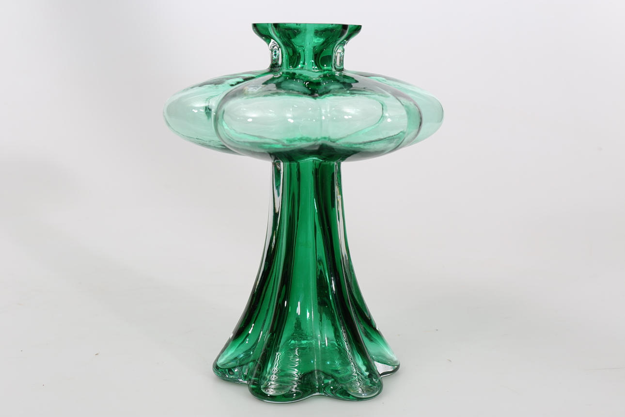 VAS, glas, "Blomma för dagen", design Helena Tynell, Rihiimäen Lasi, 1900-talets andra hälft.