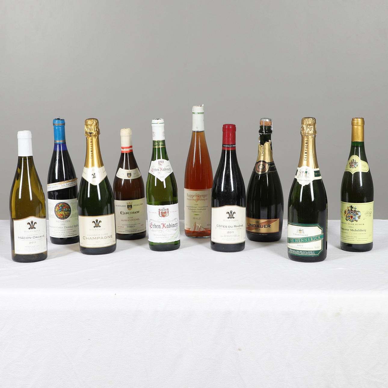 A QUANTITY OF ASSORTED WINE AND CHAMPAGNE.