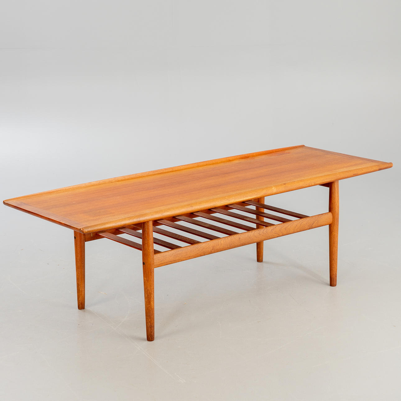 GRETE JALK. Teak sofabord. Danmark, 1960'erne.