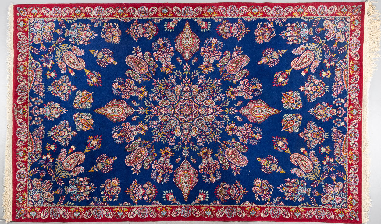 CARPET, Persian, ca 245 x 155 cm.