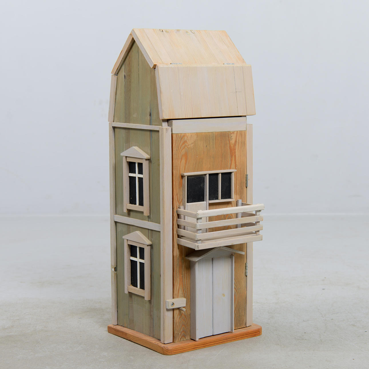 NUKKEKAAPPI, puinen, 1900-luku.