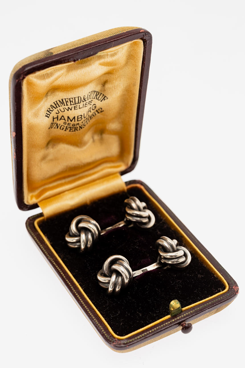 Knot antiques
ダイニングテーブル800 Knot cufflinks late 19th century Jh. Jewellery & Gemstones