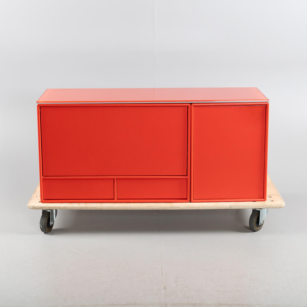 PETER J. LASSEN. Montana, 2 stk., til vægmontering, moderne.