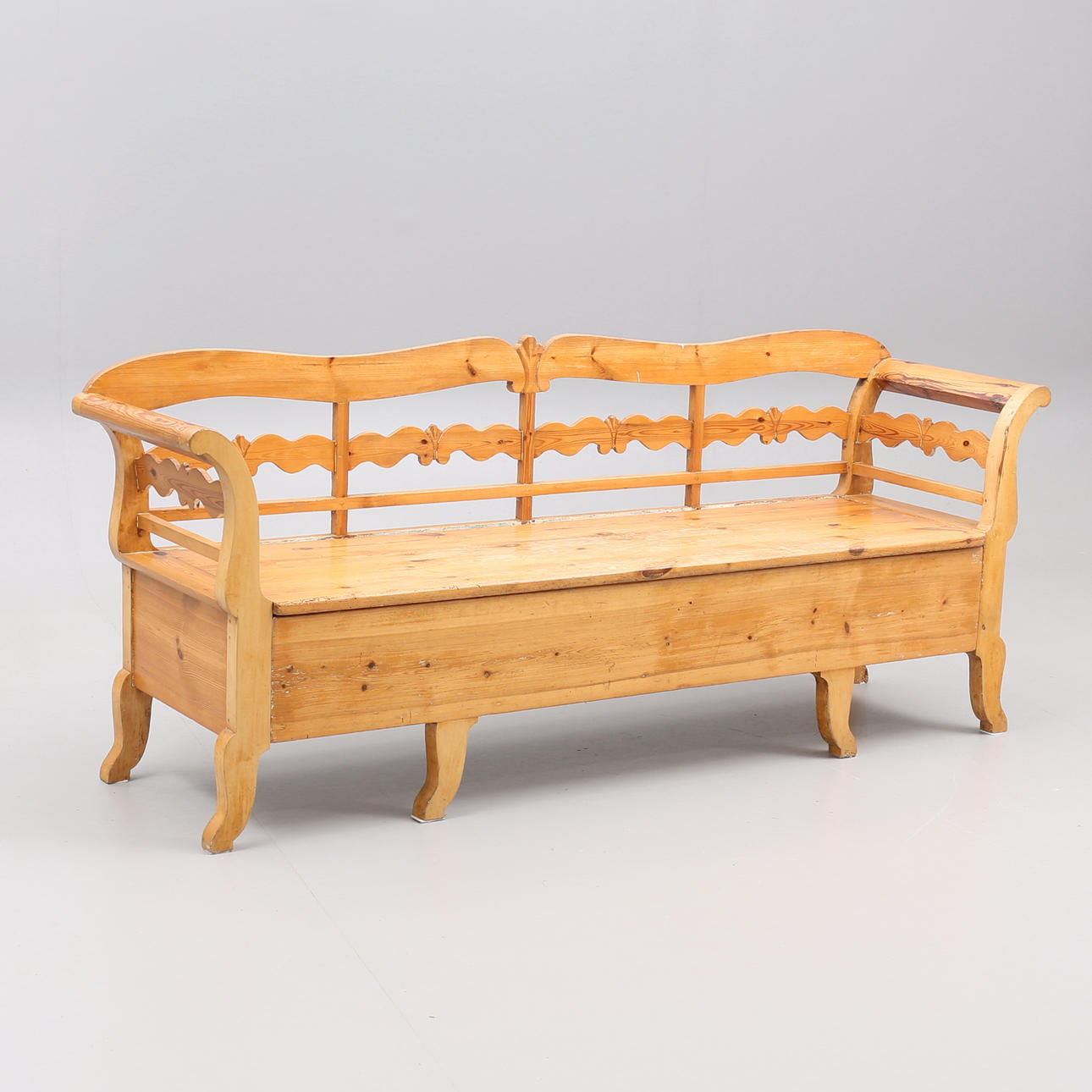 An extendable pine sofa, 1800/20th century.