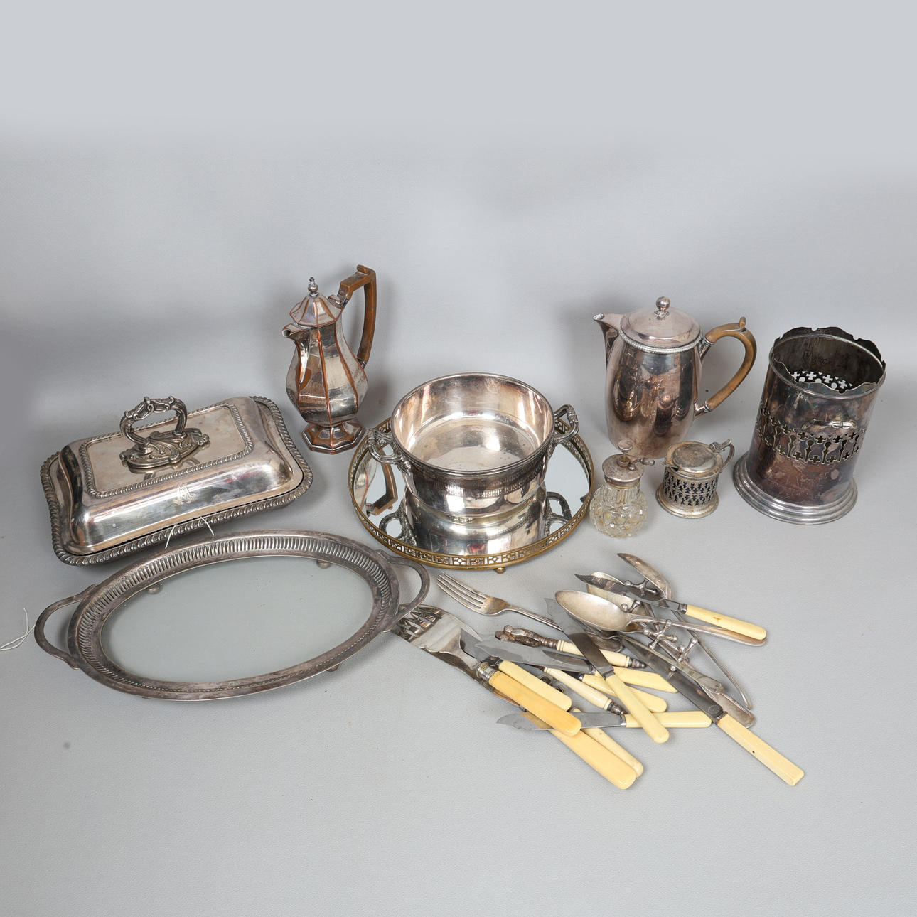 A COLLECTION OF SILVER PLATED WARE (QTY).