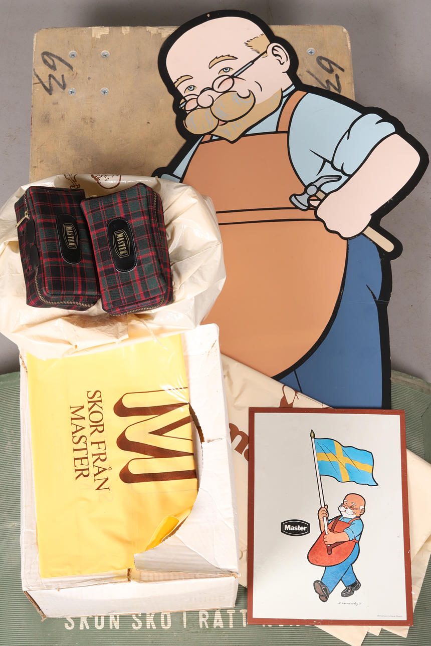 En batch af „MASTER“ MASTER ADVERTISING, bla. større papskilt, mm.