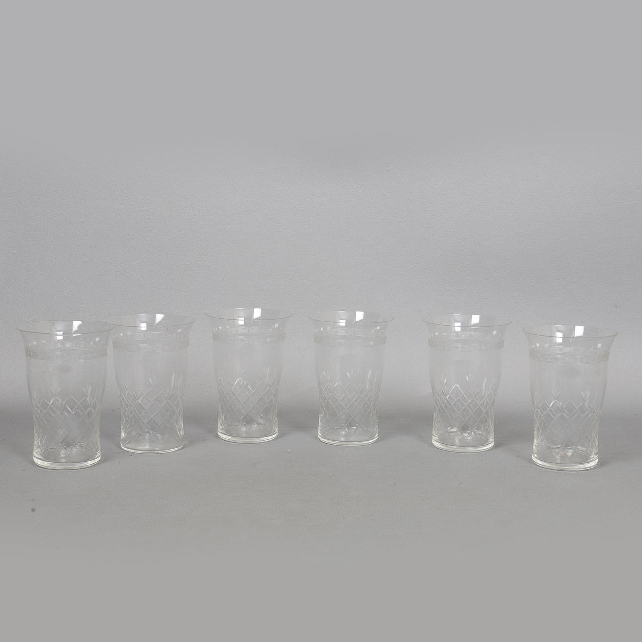UPPSÄTTNING EDWARDIANSKA TUMLARE (6). Glas - Övrigt - Auctionet