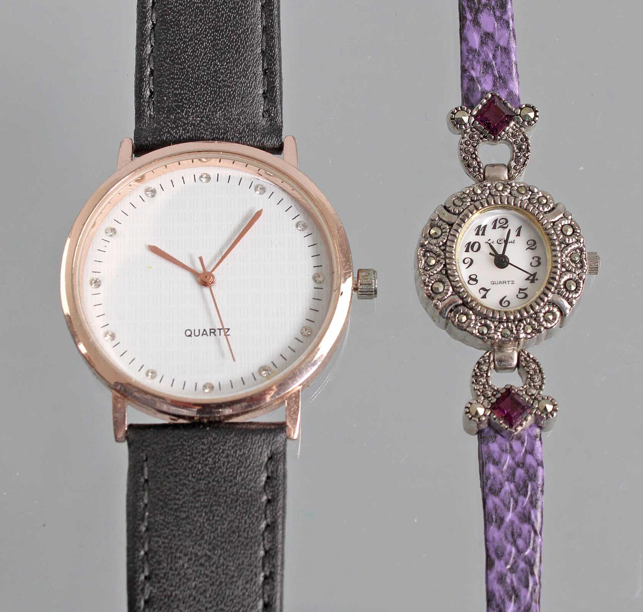 2 relojes de pulsera.