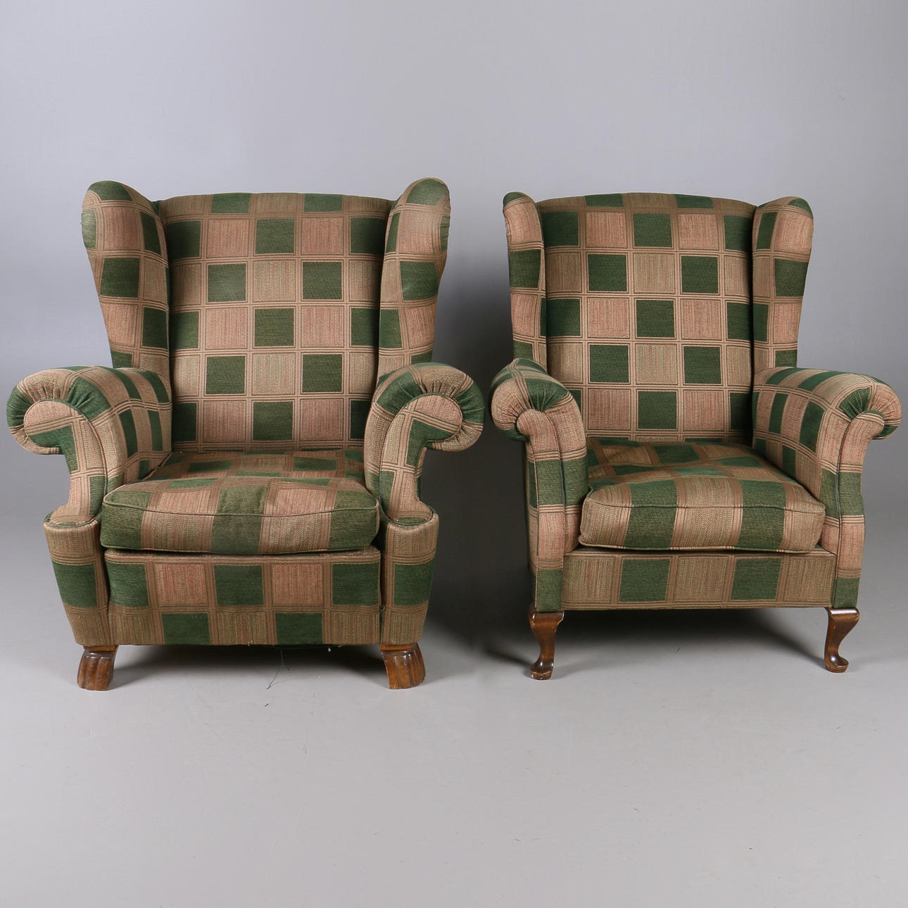 ÖRONLAPPSFÅTÖLJER, 2 st. 1900-talets första hälft.