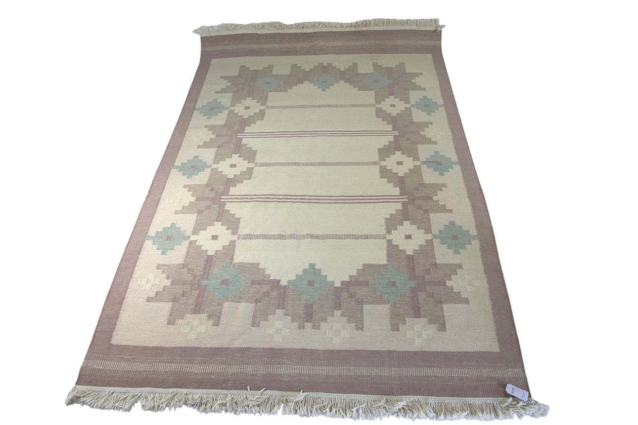 YARN SHEET, ca 295 x 195 cm, wool.