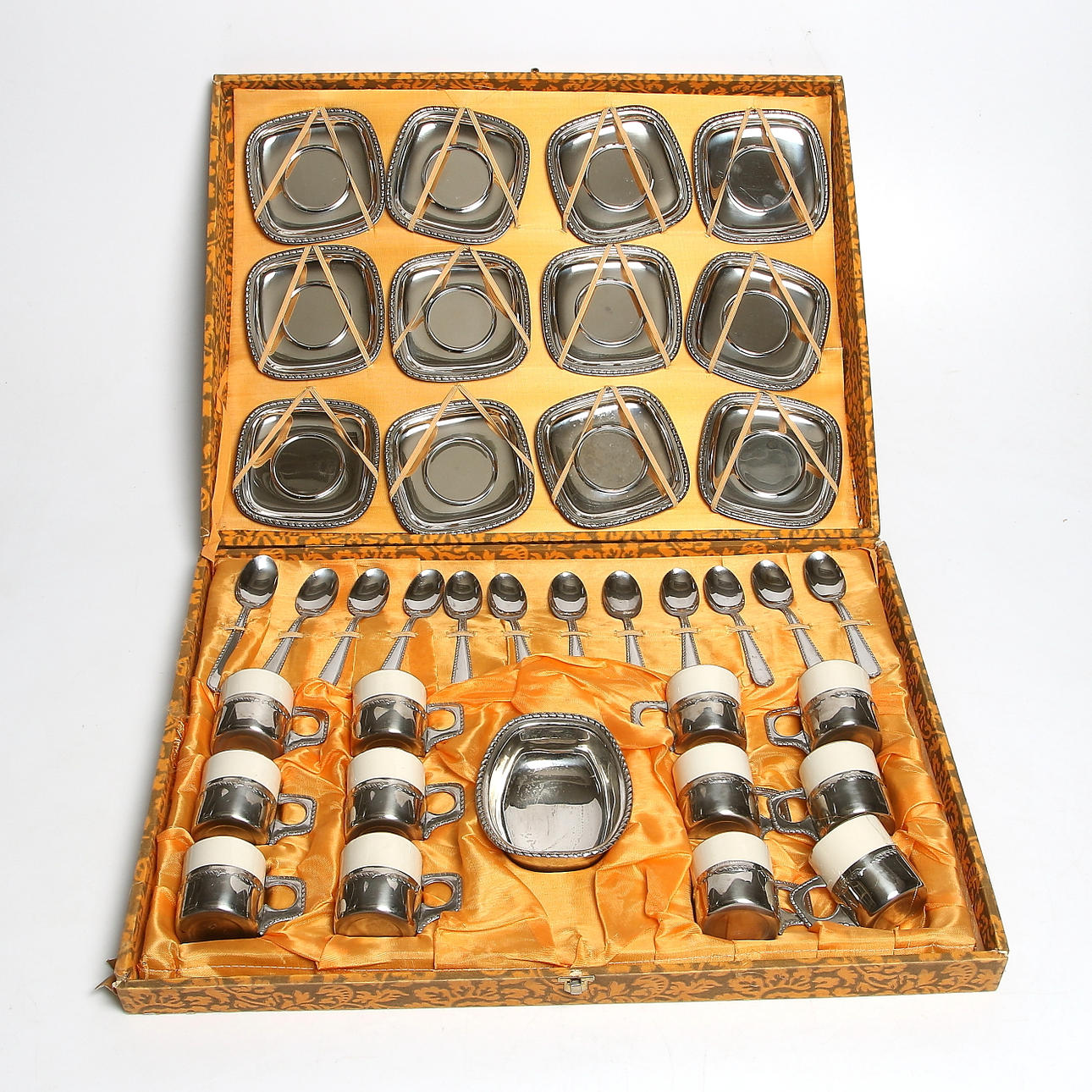 KAFFESET I SCHATULL, 37 delar stål och porslin, Gnuttinox, Italien, 1900-tal.