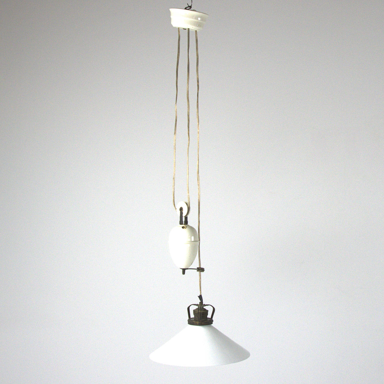 A SHOEMAKER'S LAMP, glass screen, elevator device and porcelain ceiling cup, 18th/20th century.