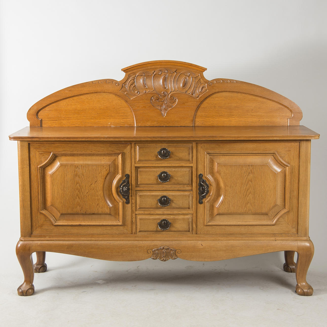 BUFFÉ, ek, rokokostil, 1900-talets första hälft.