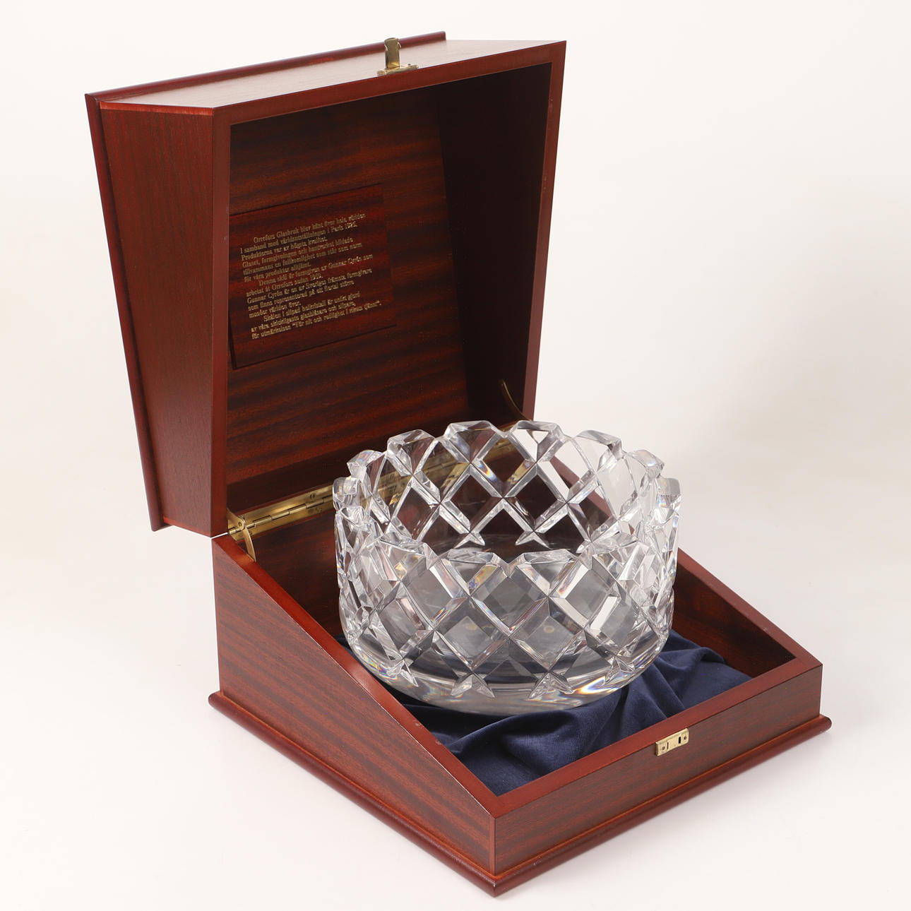 GUNNAR CYRÉN. Bowl, “Sofiero”, checkered crystal, Orrefors.