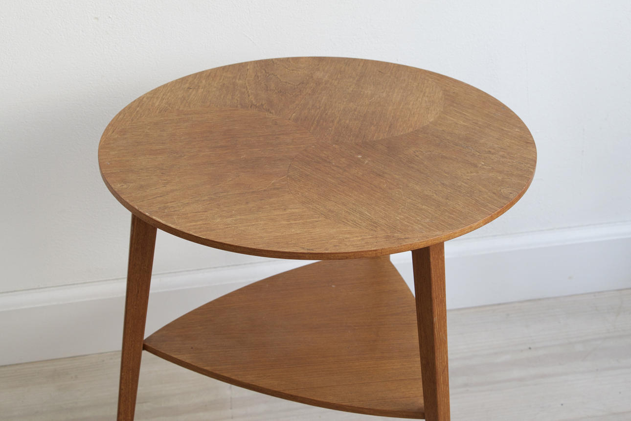 SMALL ROUND SOFA TABLE IN TEAK, 1900S.