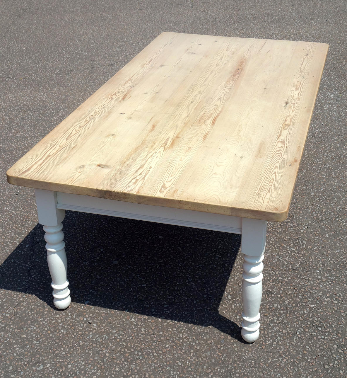 LARGE VICTORIAN STYLE PINE KITCHEN TABLE.