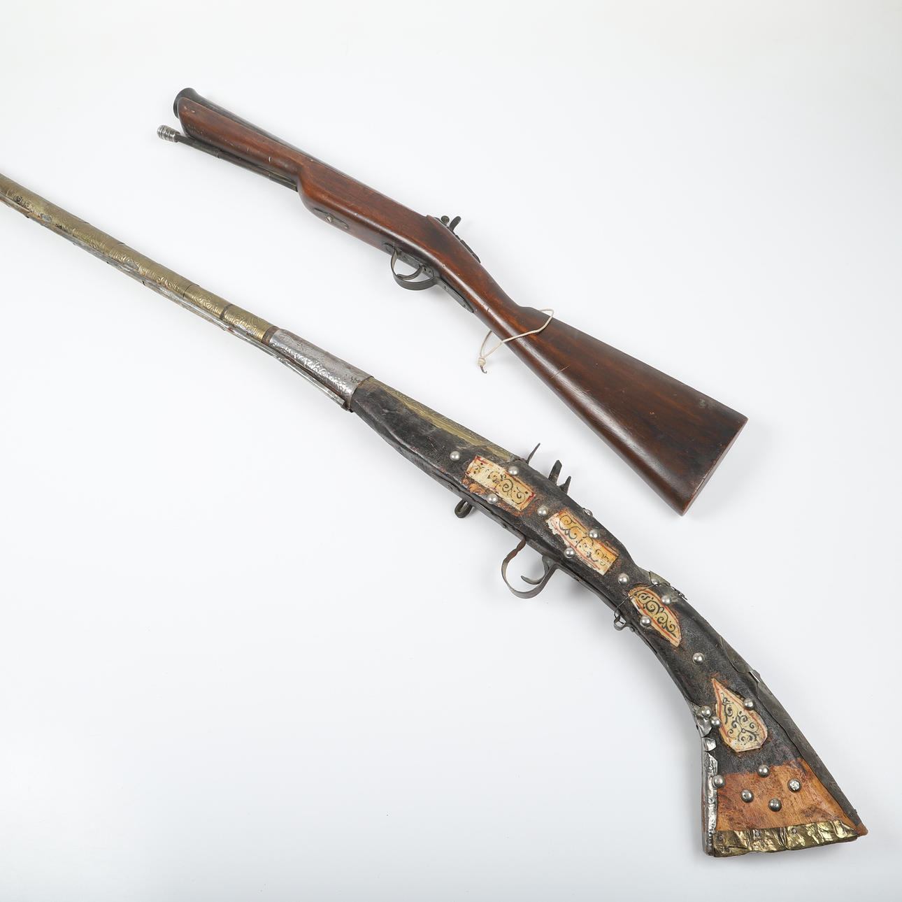 FLINTLOCK RIFLES, 2 pieces, replicas.