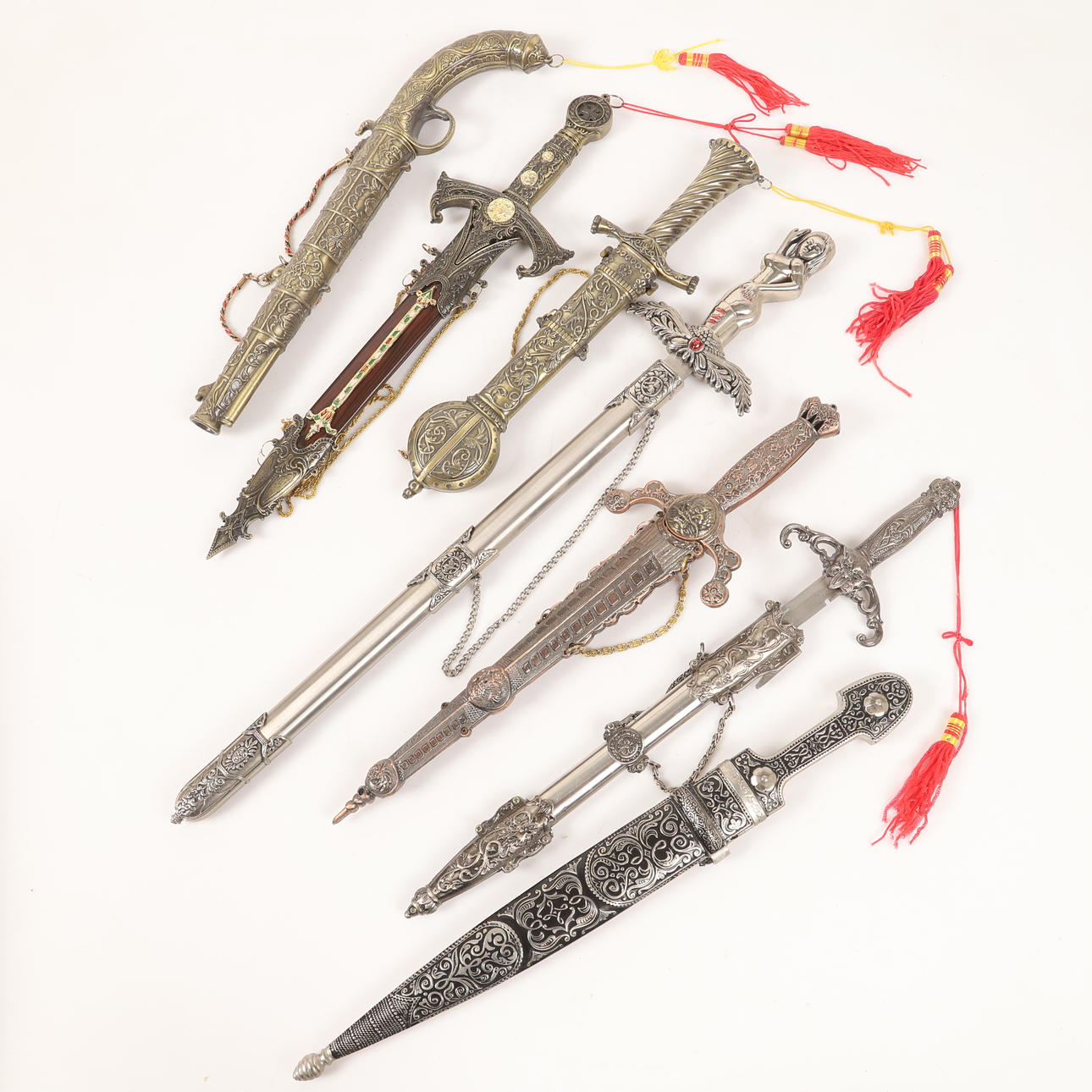 KNIVES AND SWORDS, 7 pieces, replicas.