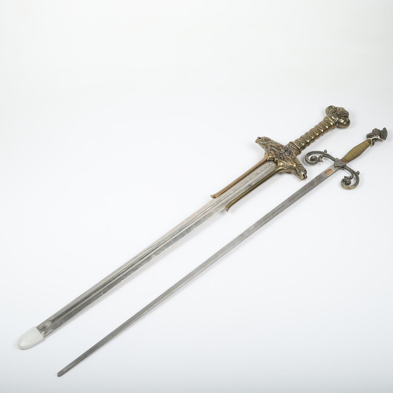 SVÄRD, 2 kpl, jäljennökset.