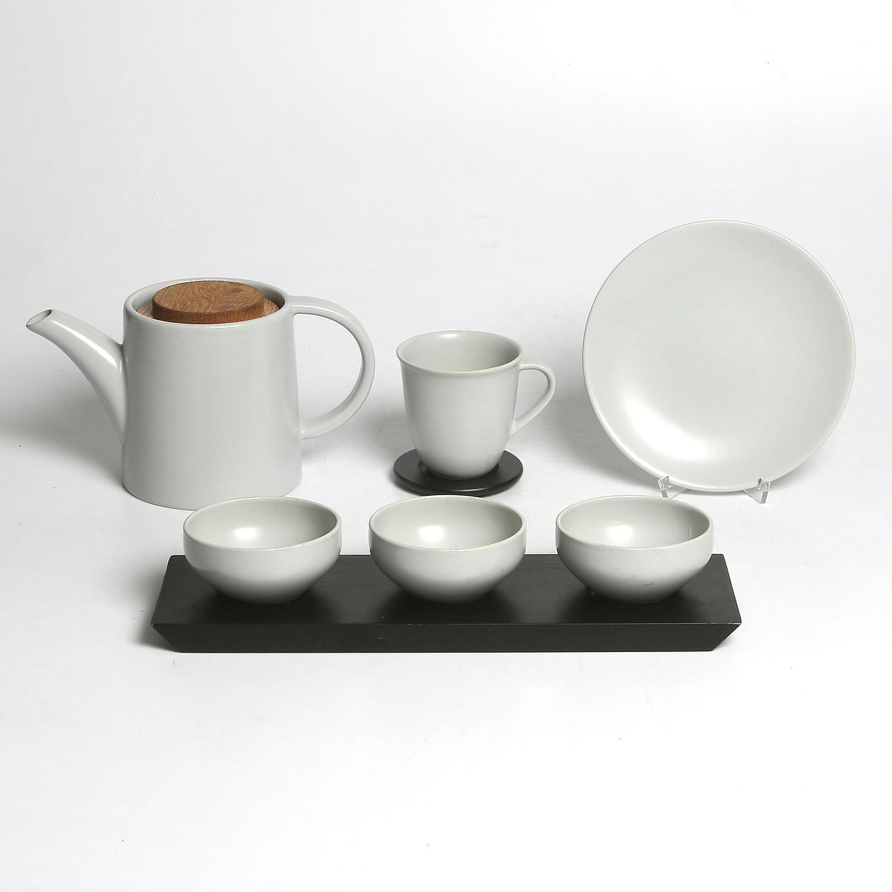 TESERVIS, stengods och trä, 17 delar, Höganäs keramik, 1900-talets andra hälft.