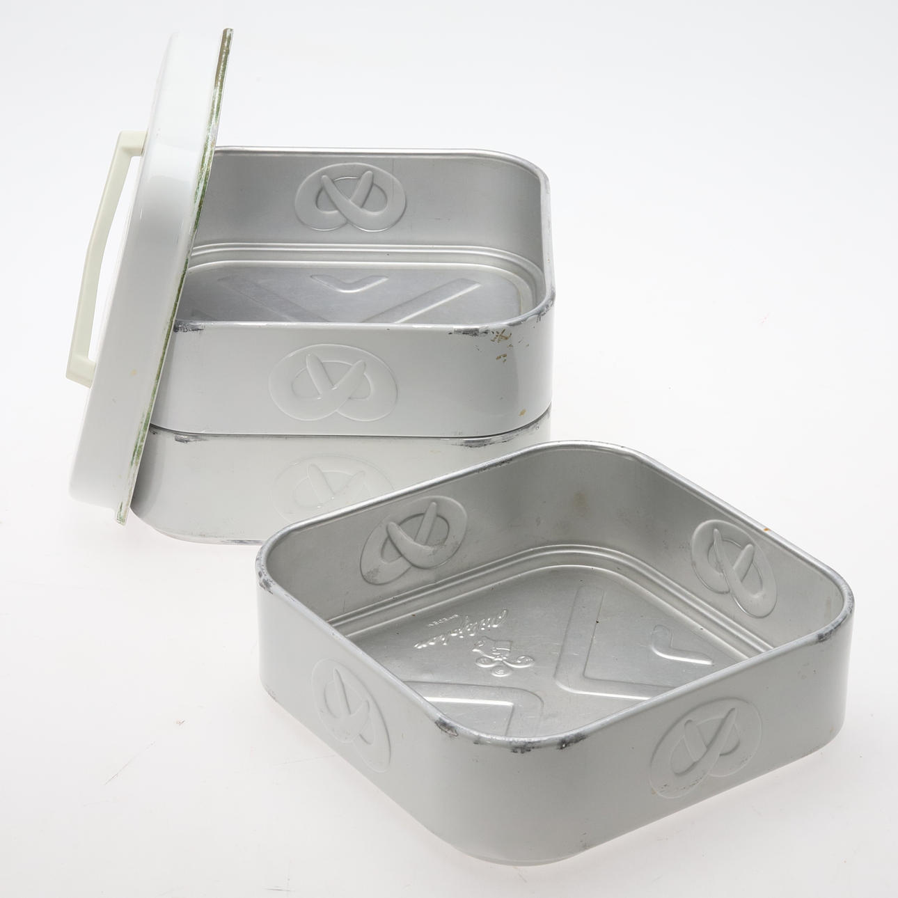 COOKIE JAR. A plate, “Kringlan Nils Johan”, 1950s/60s.