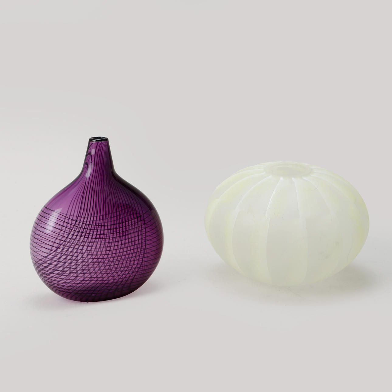 VASER, 2 st, glas, Ingegerd Råman samt okänd, signerade.