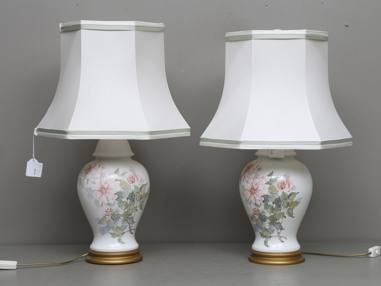 BORDSLAMPOR, snarlika. Porslin, 1900-tal.