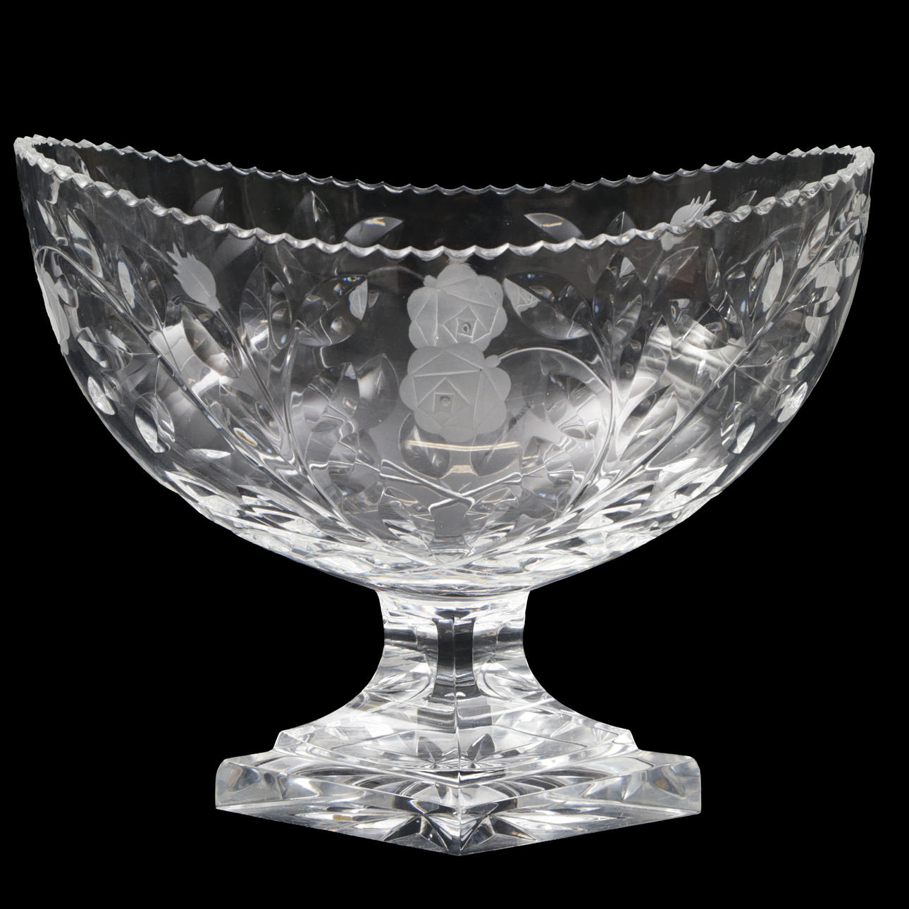 Eine Schale, sogenannte „Bootsschale“ auf Fußglas, Kosta oder Boda, um 1920.