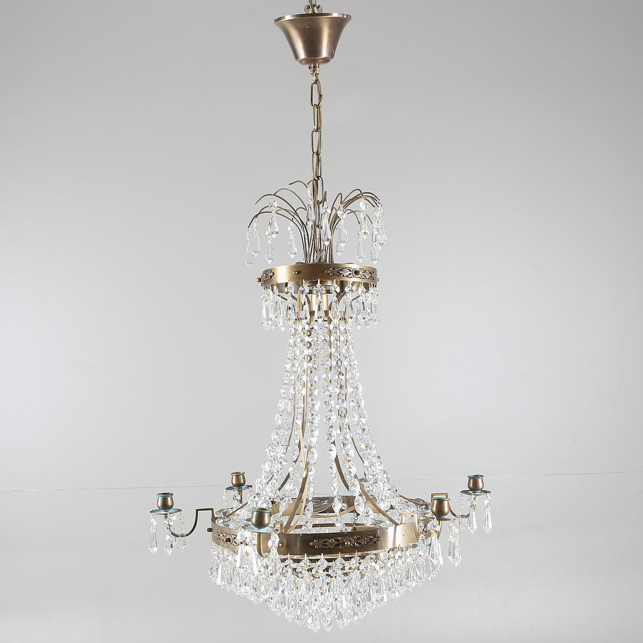 TAKKRONA, metall, med prismor, totalhöjd ca 100 cm, 1900-talets första hälft.