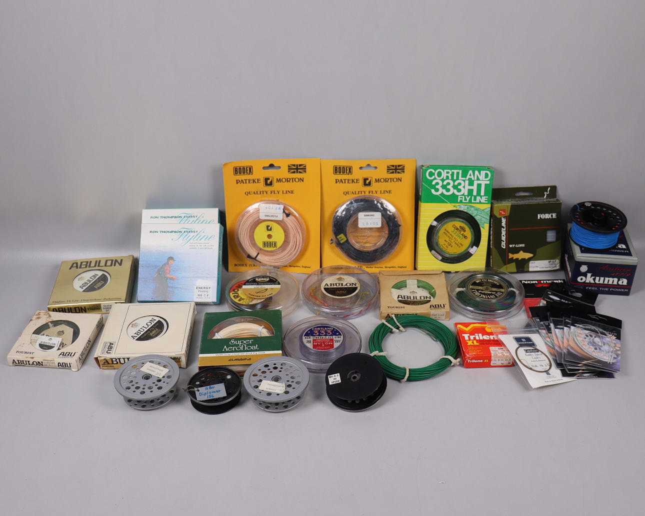 FISKEUDSTYR, diverse tilbehør til fluefiskeri.