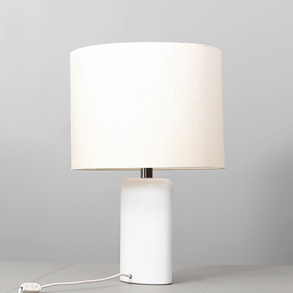 BORDSLAMPA, vit marmor, 1900-talets senare hälft.