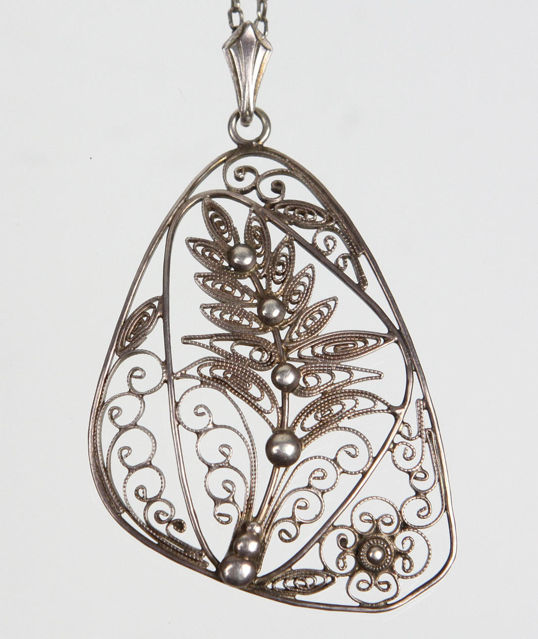 FILIGRAN HÄNGE, på kedja, silver 835.