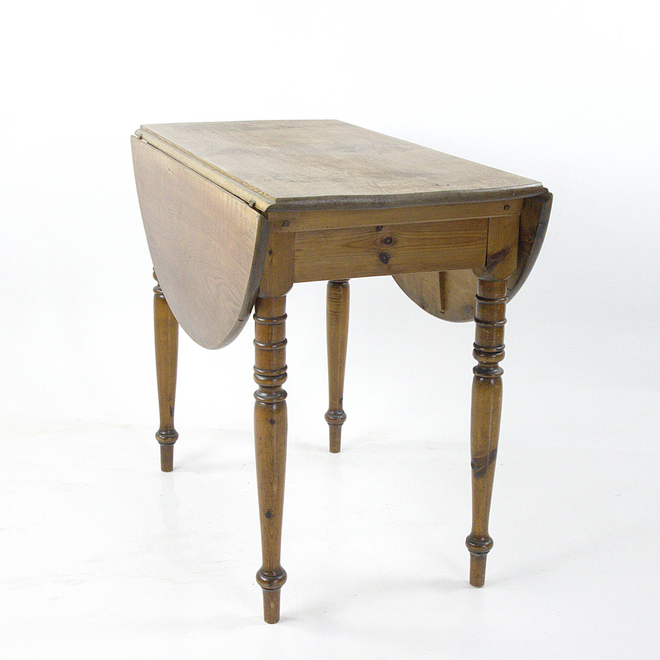 An oak folding table, 18th/20th century.