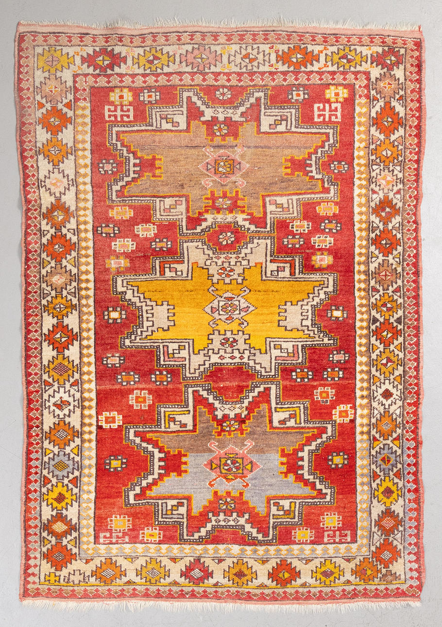 A carpet, probably Konya, kelim, measuring 152x110 cm.