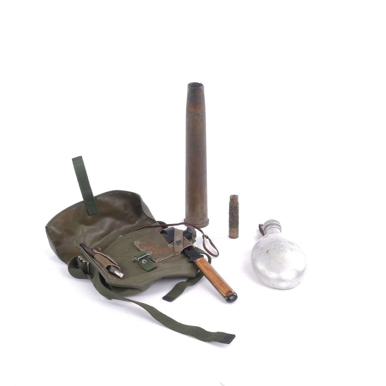 LINE BAG, FIELD BOTTLE, SOCKETS, 4 pieces militaria.