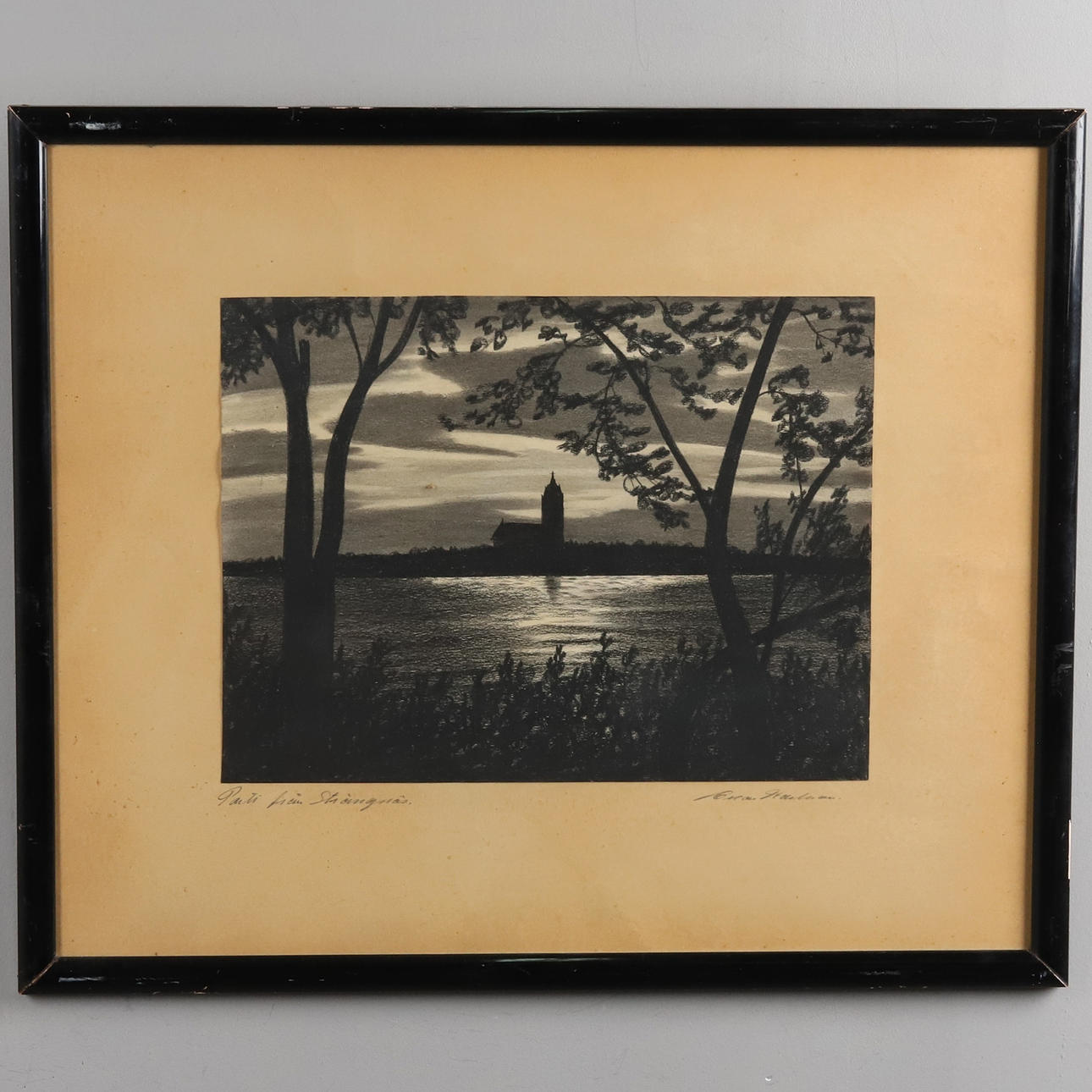 OIDENTIFIERAD KONSTNÄR. BACKGAMMON. Mixed media, “Strängnäs Cathedral”, signed.