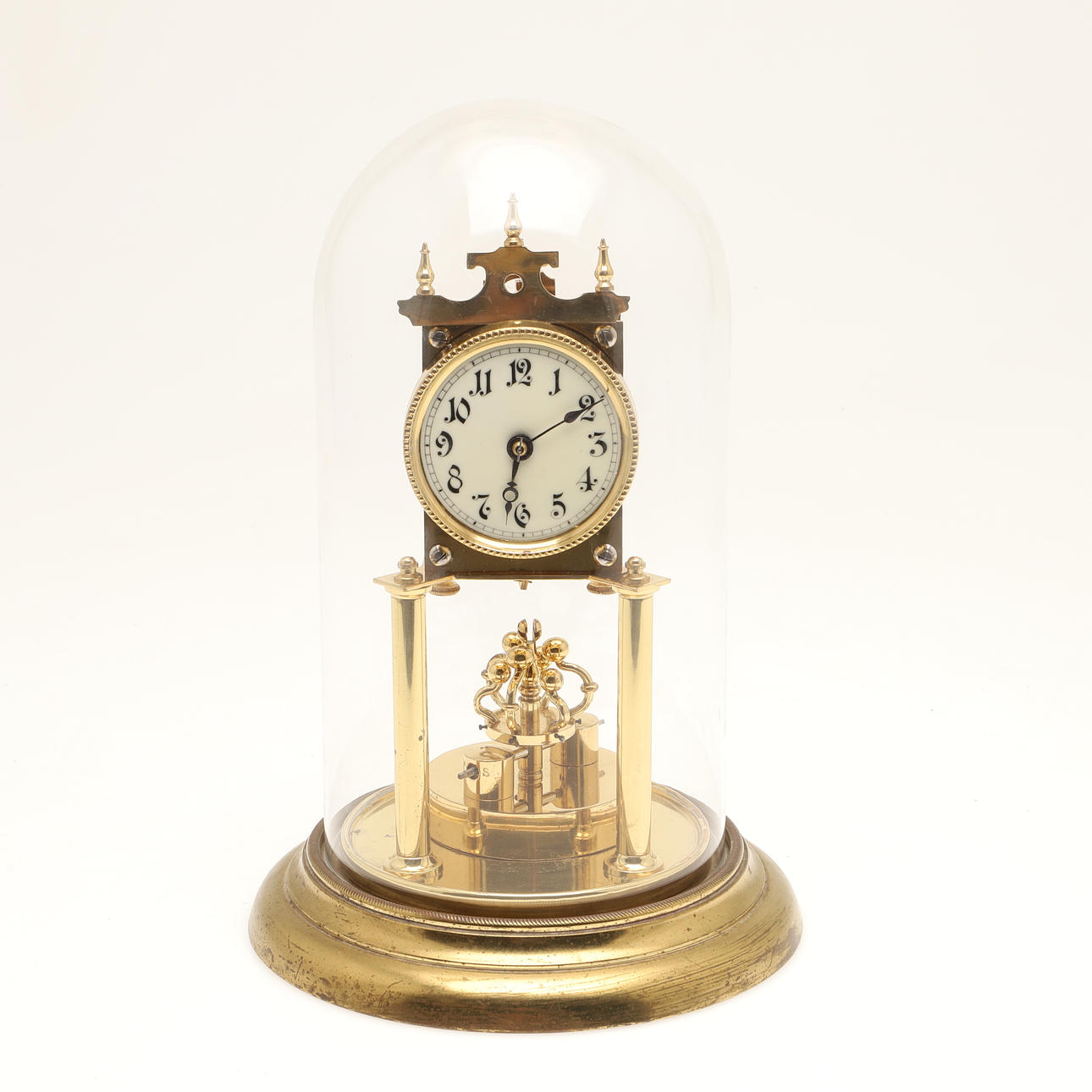 A VICTORIAN STYLE BRASS ANNIVERSARY CLOCK AND DOME.
