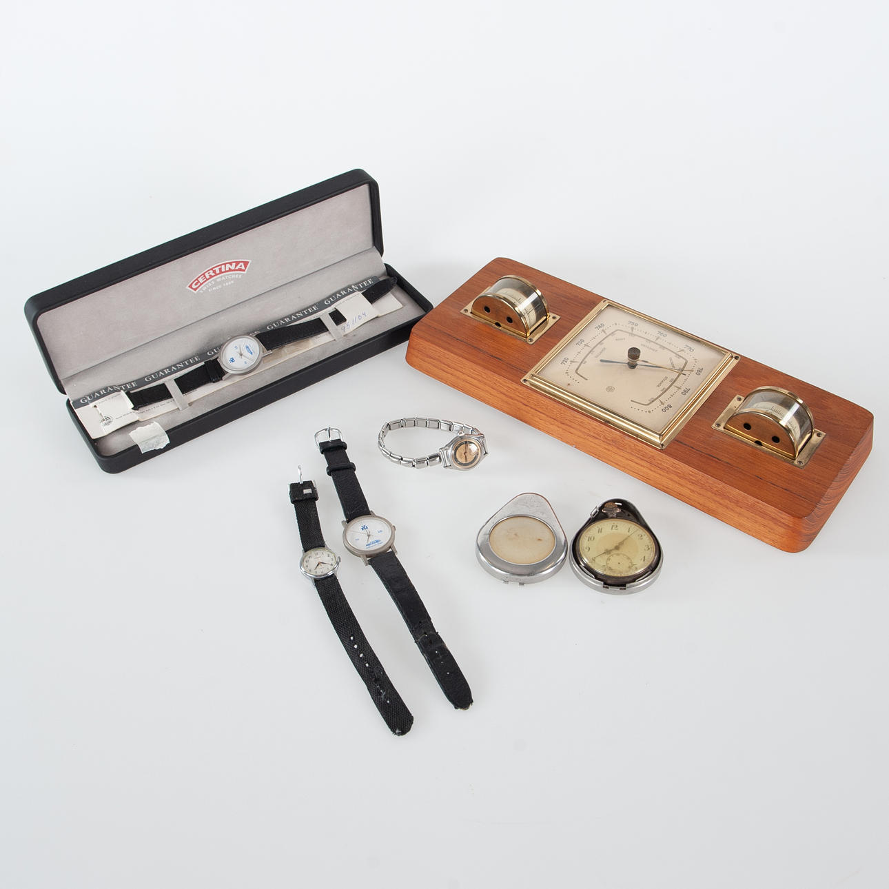 armbåndsur, lommeur og barometer.