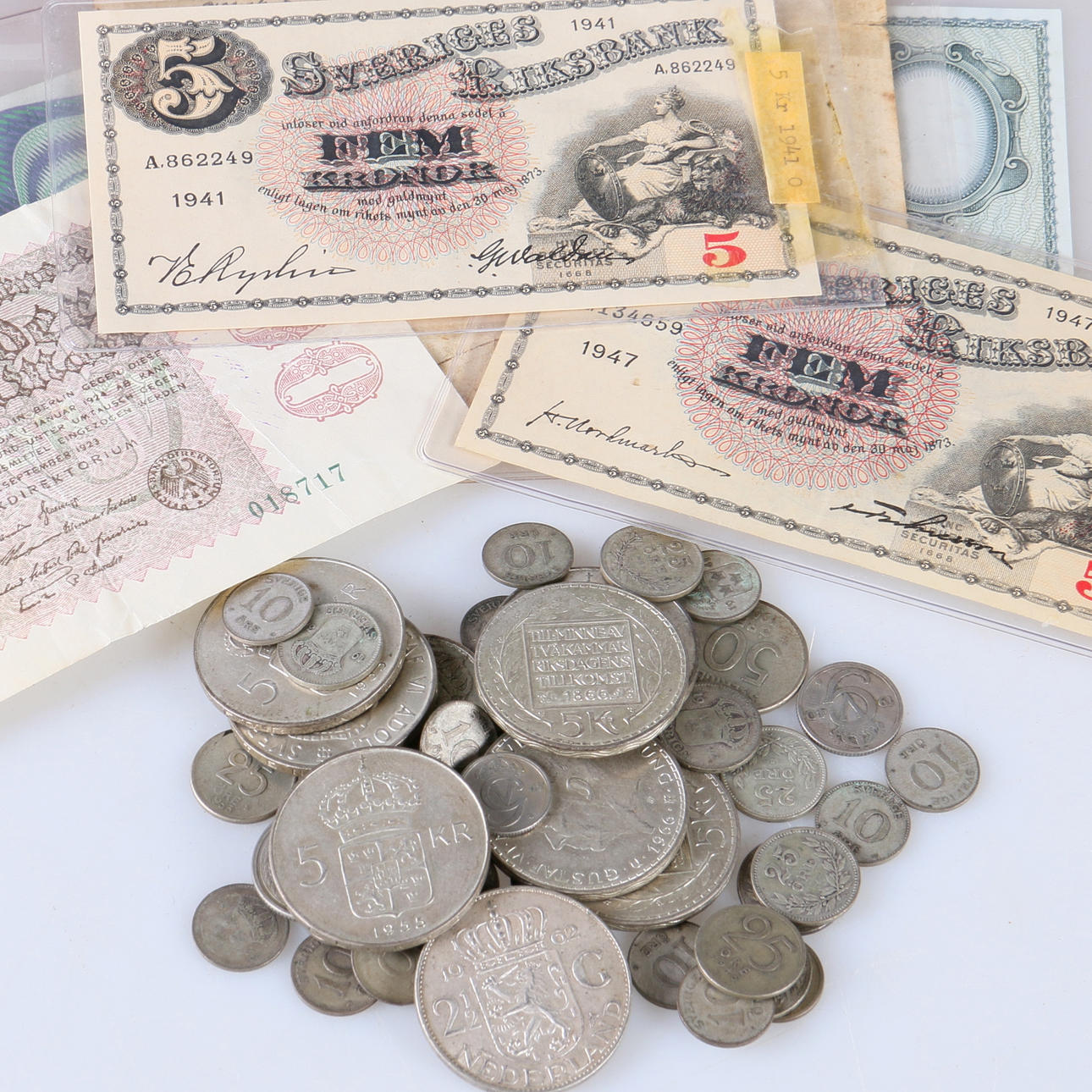 MYNT, silver samt sedlar, delvis åtta skilling banco från 1849, övrigt 1900-tal.