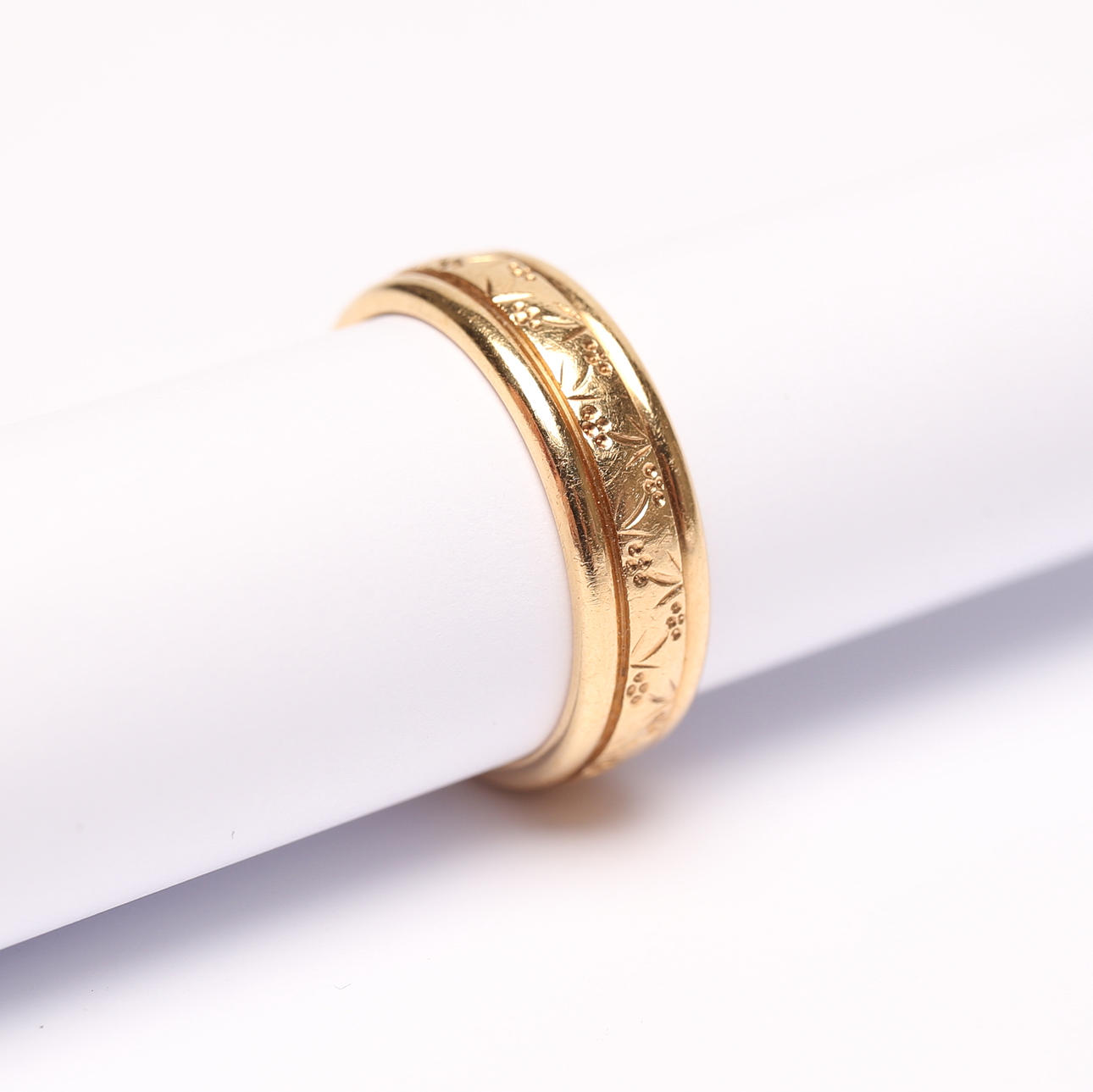 A 18K gold ring, patterned, Gold Finds, early 2000s. Weight about 5.7grams.