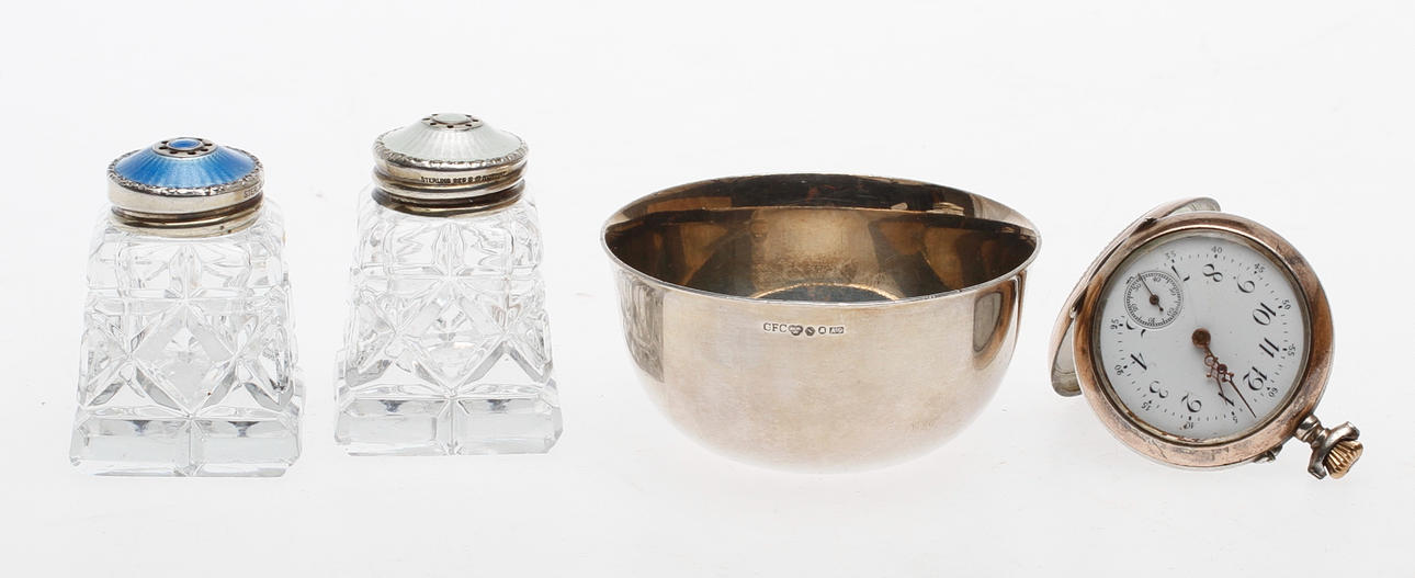 SILVER och GLASFÖREMÅL, 4 delar, 1900-tal.