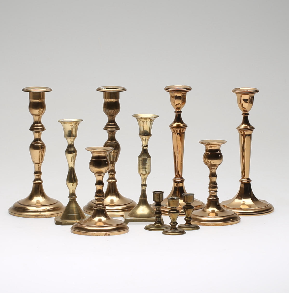 LJUSSTAKAR, 11 st, malm och mässing, 1900-tal.